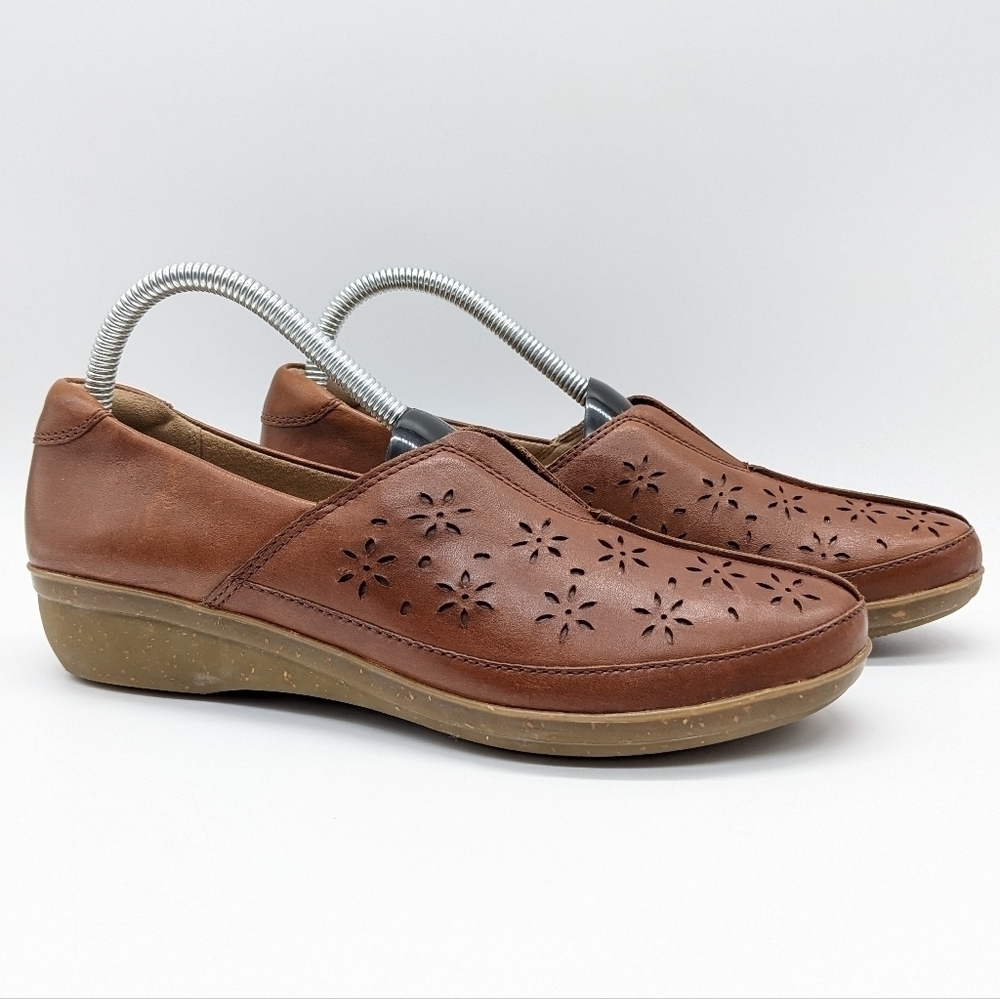 Clarks Everlay Dairyn Brown Laser Cut Floral Leather Slip On Loafer 8
